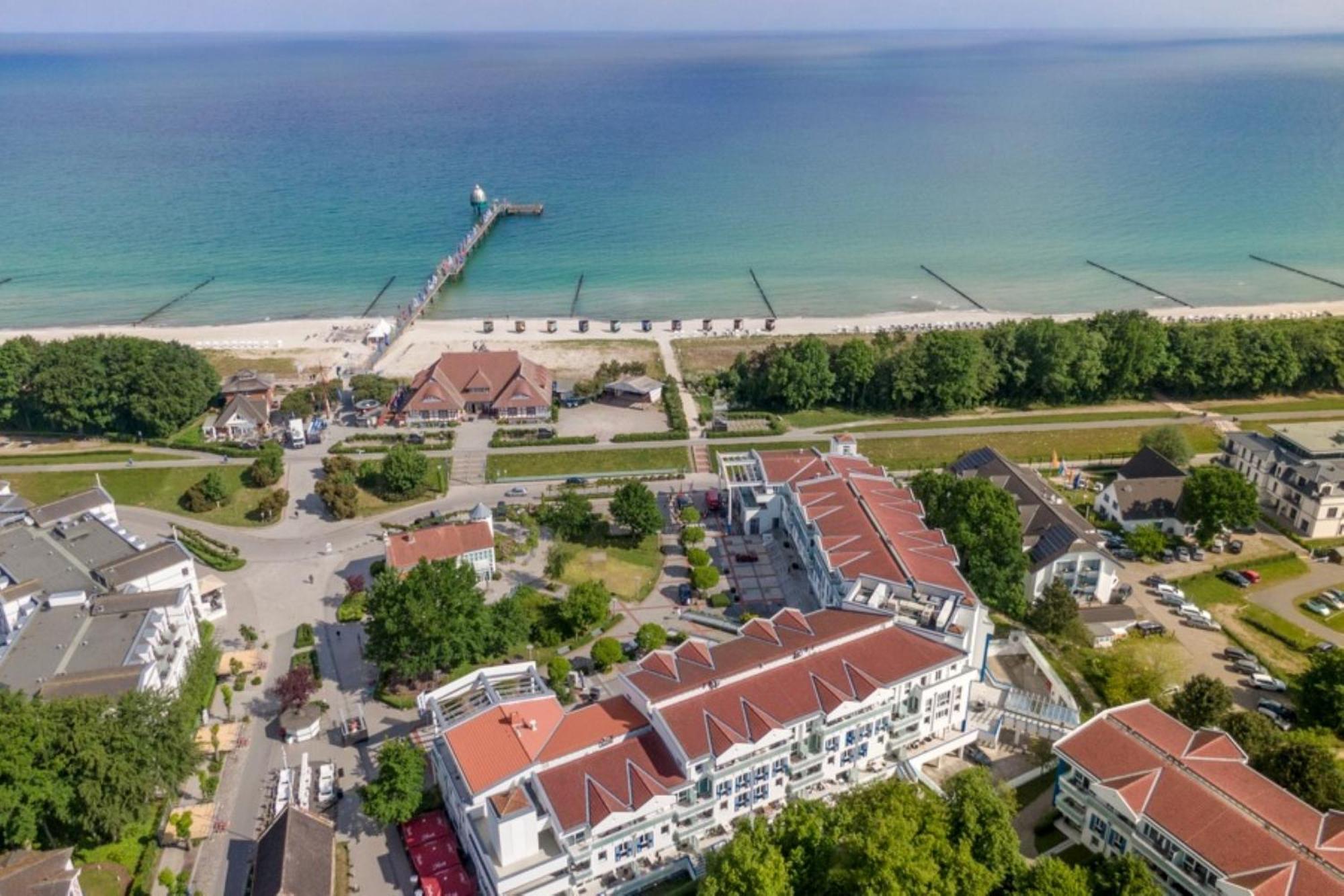 Leuchtturm An Der Seebruecke Zingst Exterior photo